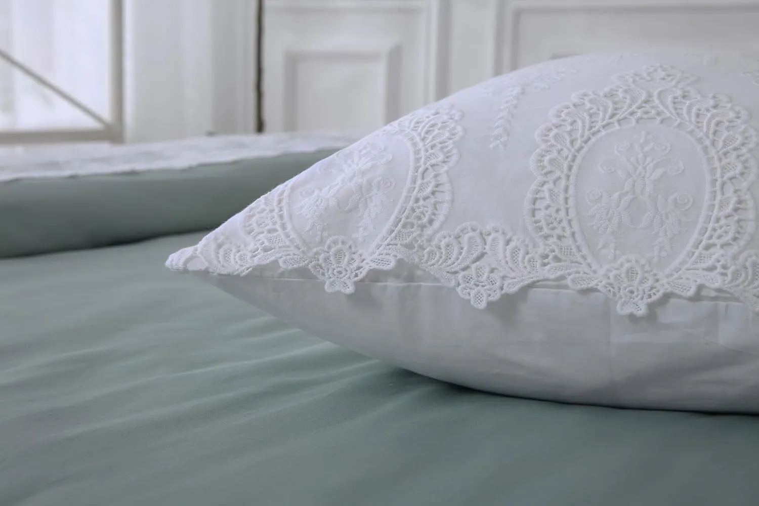 2-Pack White Hollowed Out Lace Pillowcases Battenburg Lace Pillow Shams French Luxury Elegant Look 100% Cotton Standard Size