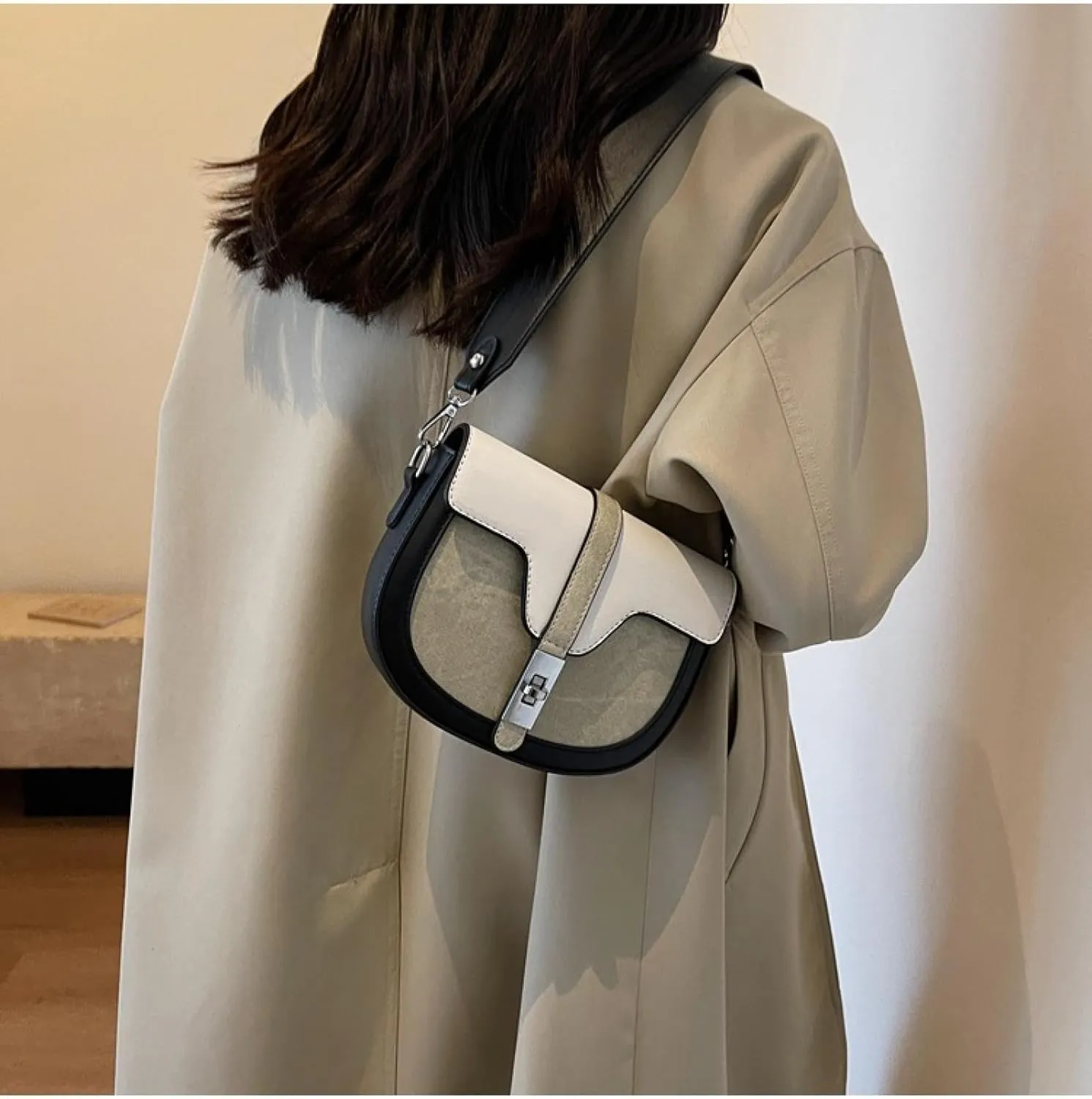 Crossbody Bag on One Shoulder and Color-blocked Saddle Bag