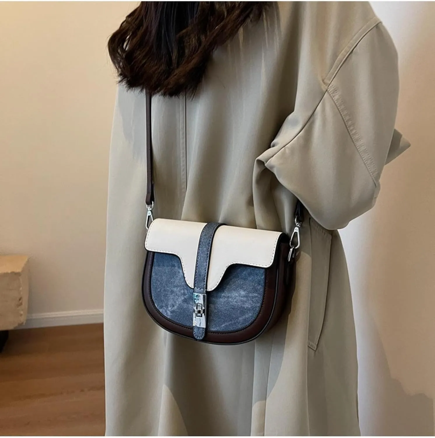 Crossbody Bag on One Shoulder and Color-blocked Saddle Bag