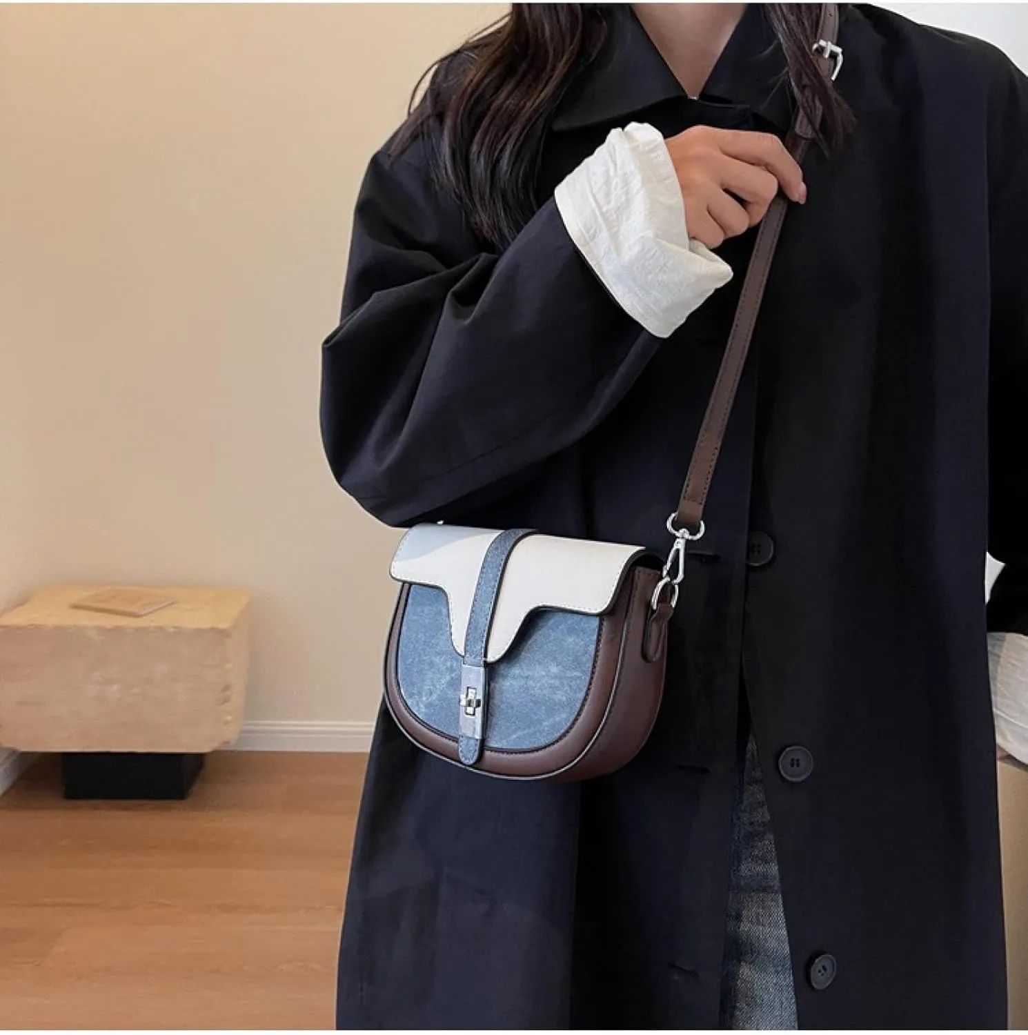 Crossbody Bag on One Shoulder and Color-blocked Saddle Bag