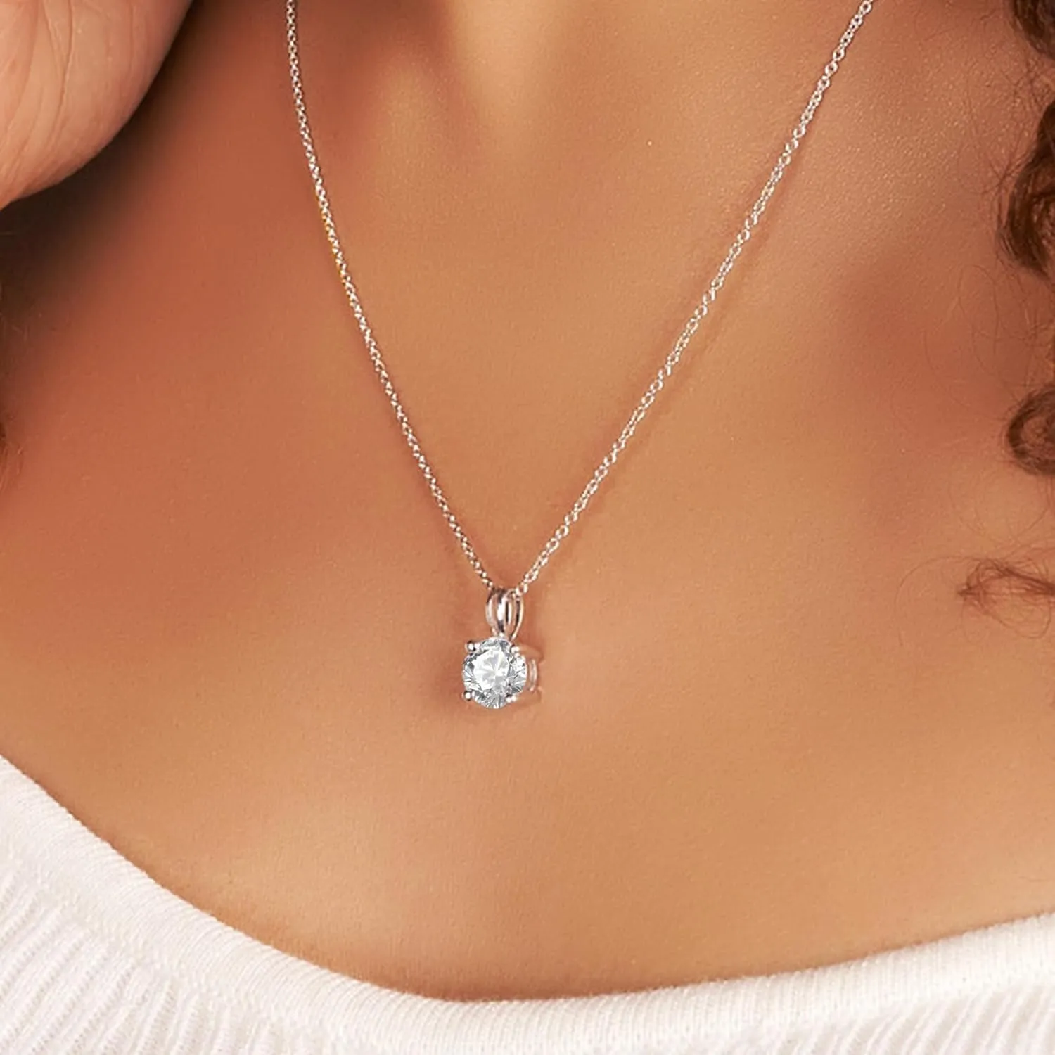 FRIENDLY DIAMONDS Lab Grown Diamond Solitaire Pendant Necklace For Women | 0.5-6 Carat IGI Certified FG-VS Quality Diamond | 14K Gold Pendant With Gold Chain | Quartze Split Bail Pendant