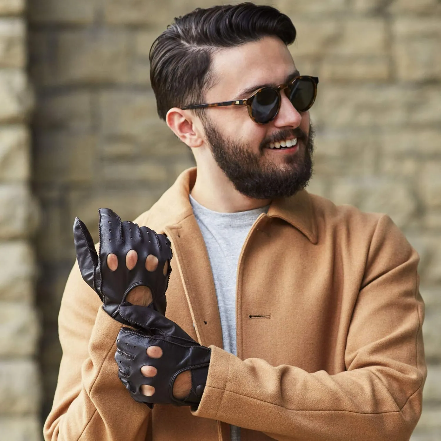 isotoner Men's Smooth Leather Driving Glove With Covered Snap