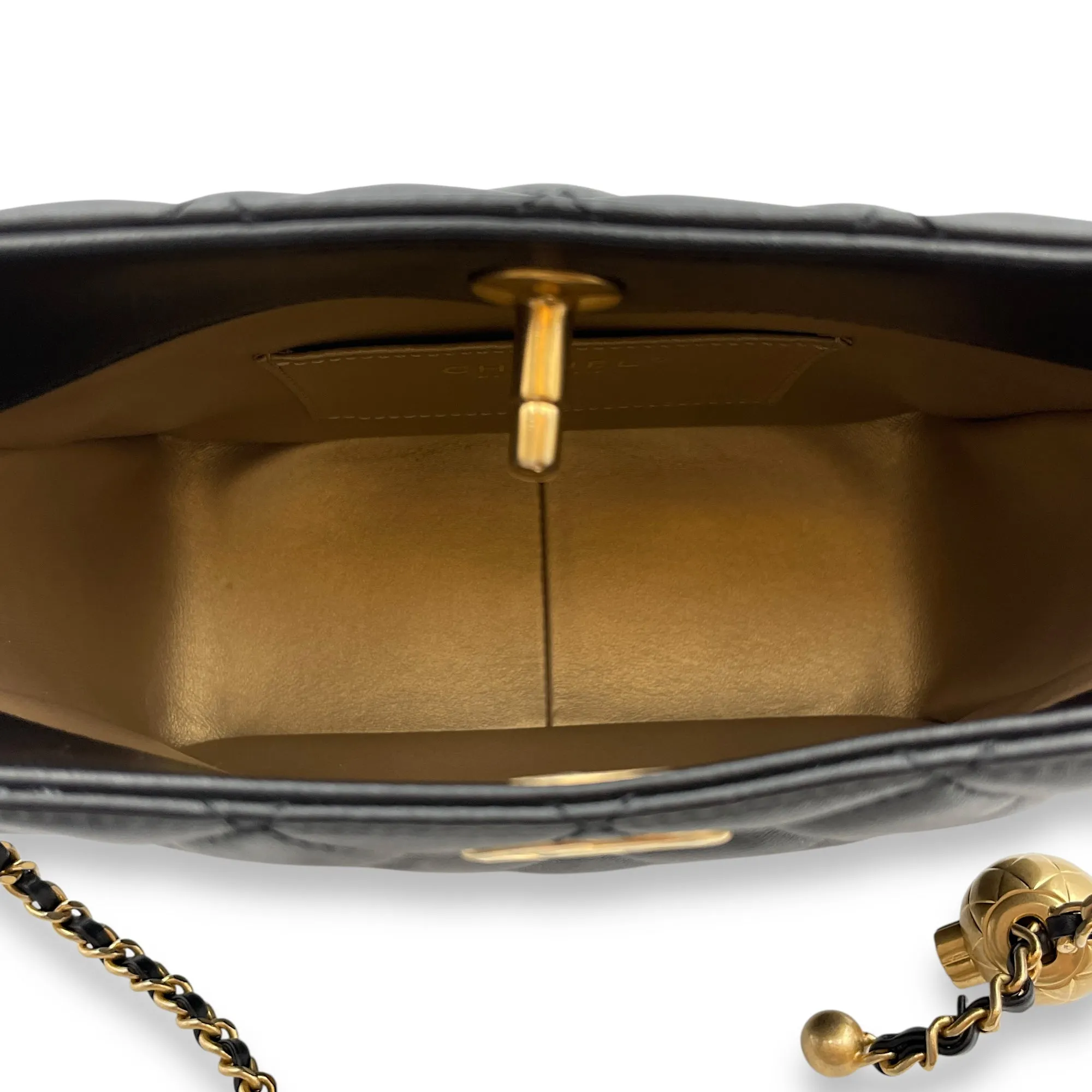 Pearl Crush Seasonal Black Crossbody Bag in Lambskin, Gold hardware