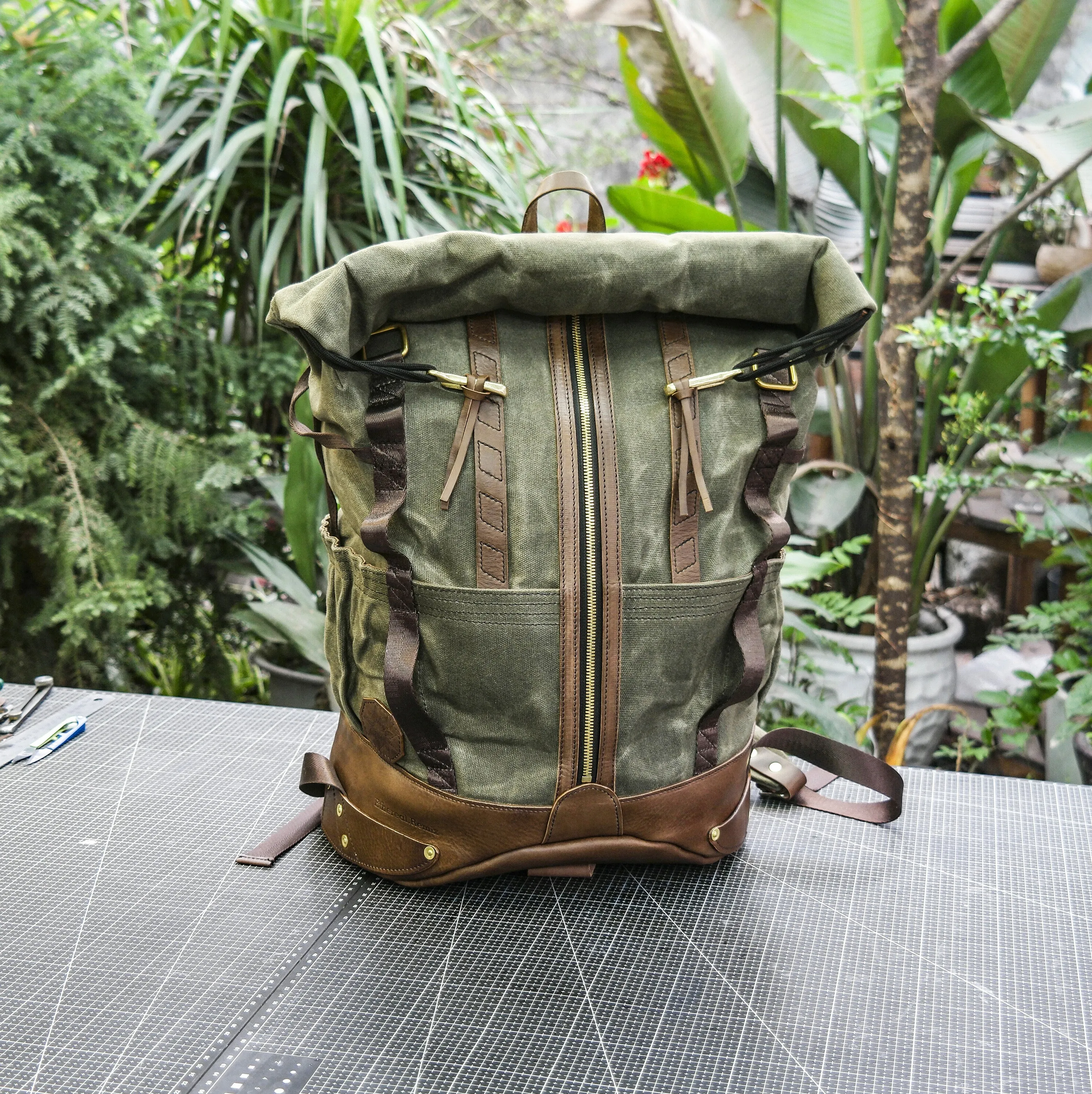【Physical Pattern】Retro oil wax canvas backpack - backpack travel, cycling backpack, motorcycle travel - leather backpack pattern