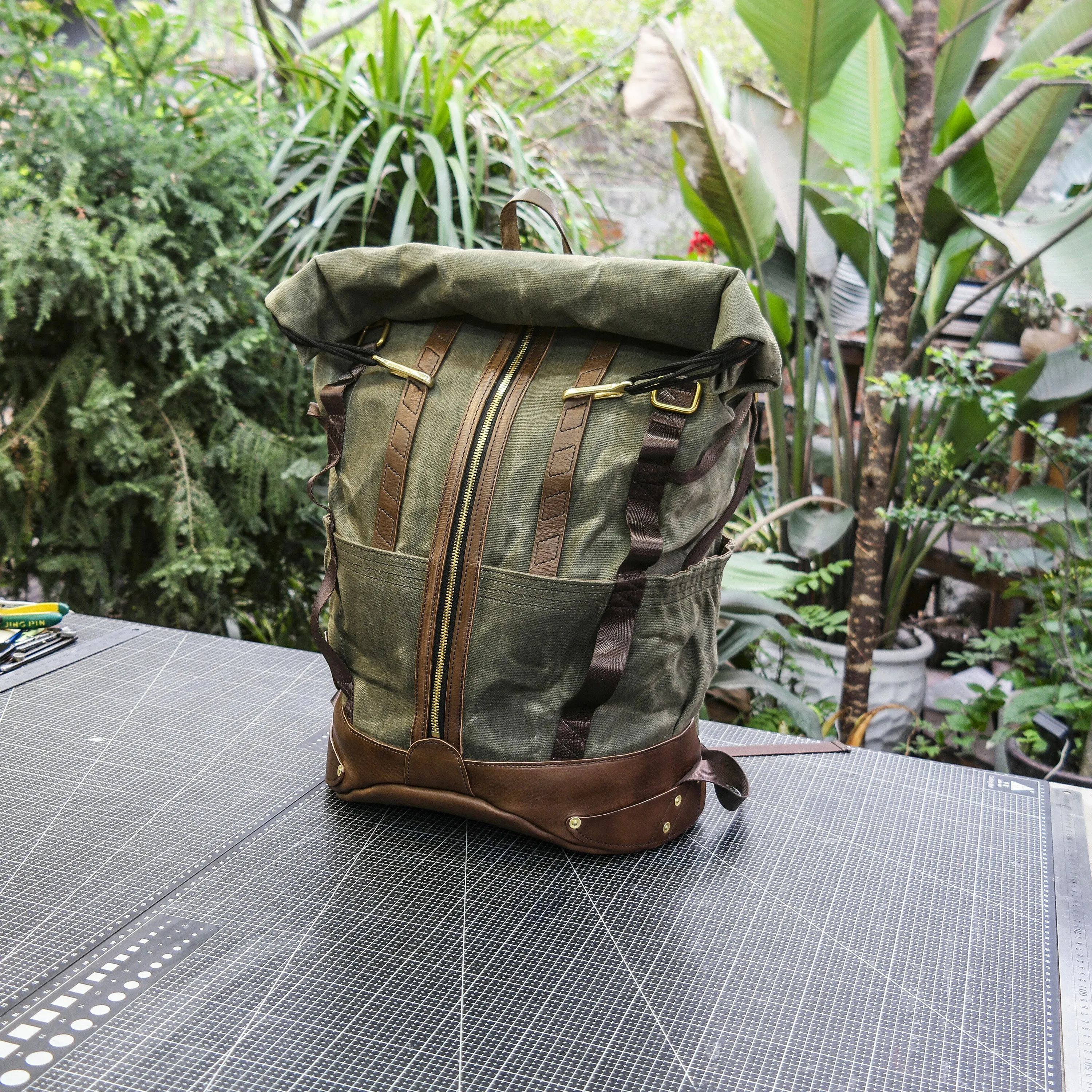 【Physical Pattern】Retro oil wax canvas backpack - backpack travel, cycling backpack, motorcycle travel - leather backpack pattern