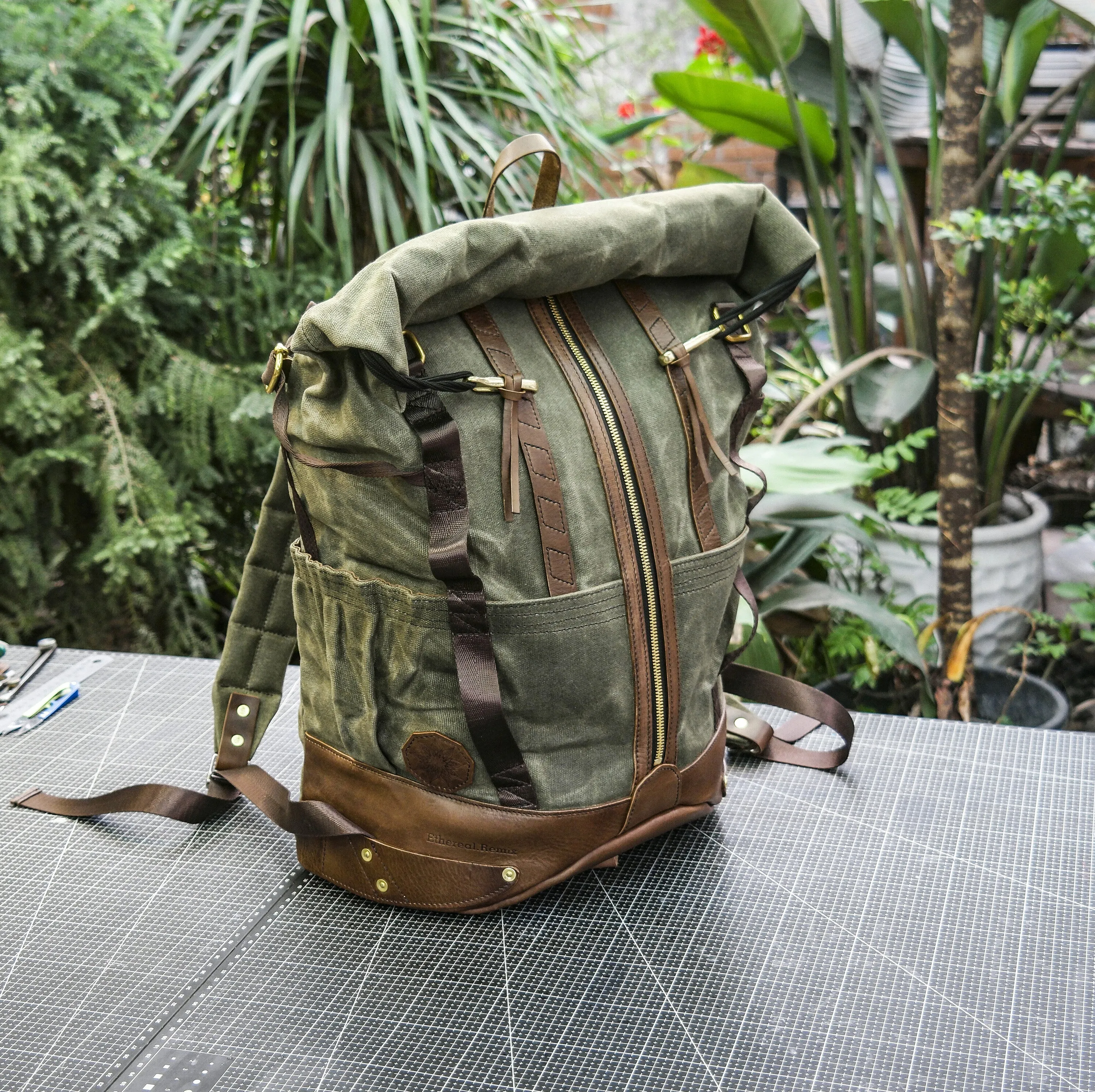 【Physical Pattern】Retro oil wax canvas backpack - backpack travel, cycling backpack, motorcycle travel - leather backpack pattern