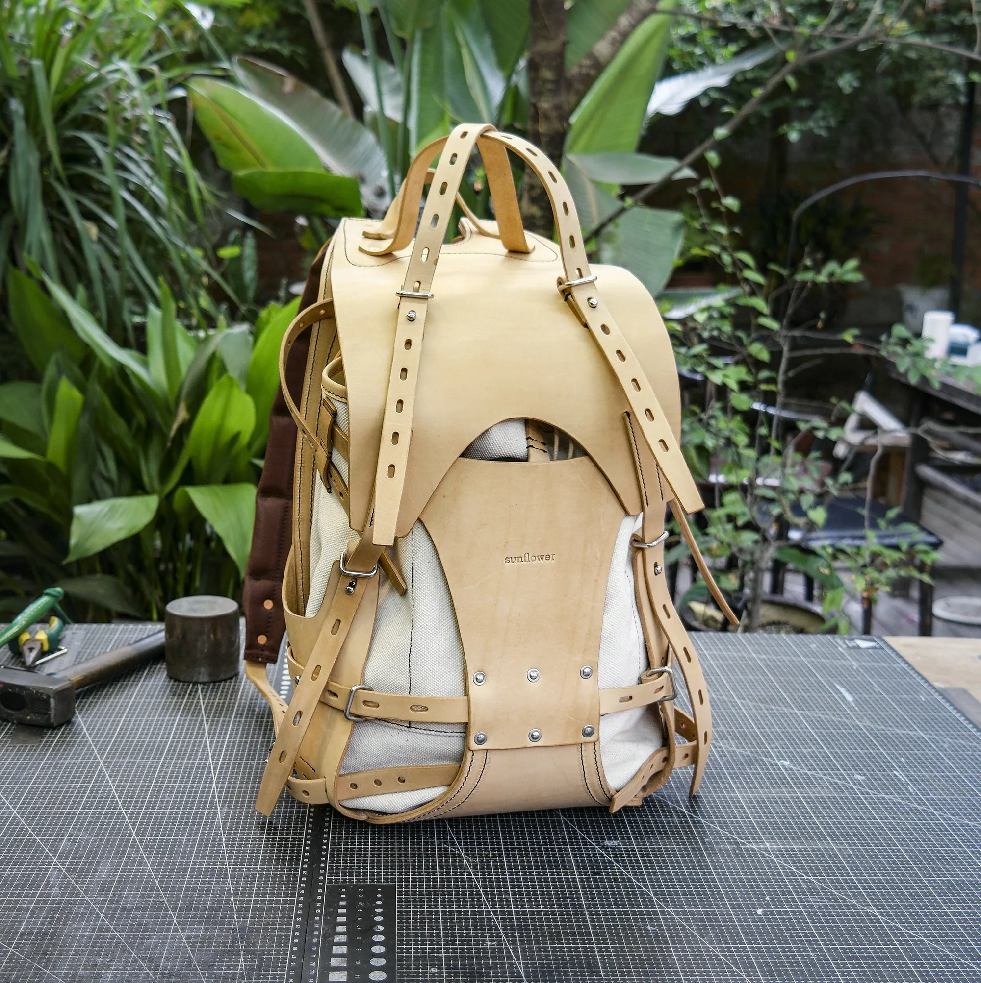 【Physical patterns】Detachable canvas plant tanned leather backpack - retro backpack for travel, camping, hiking, commuting