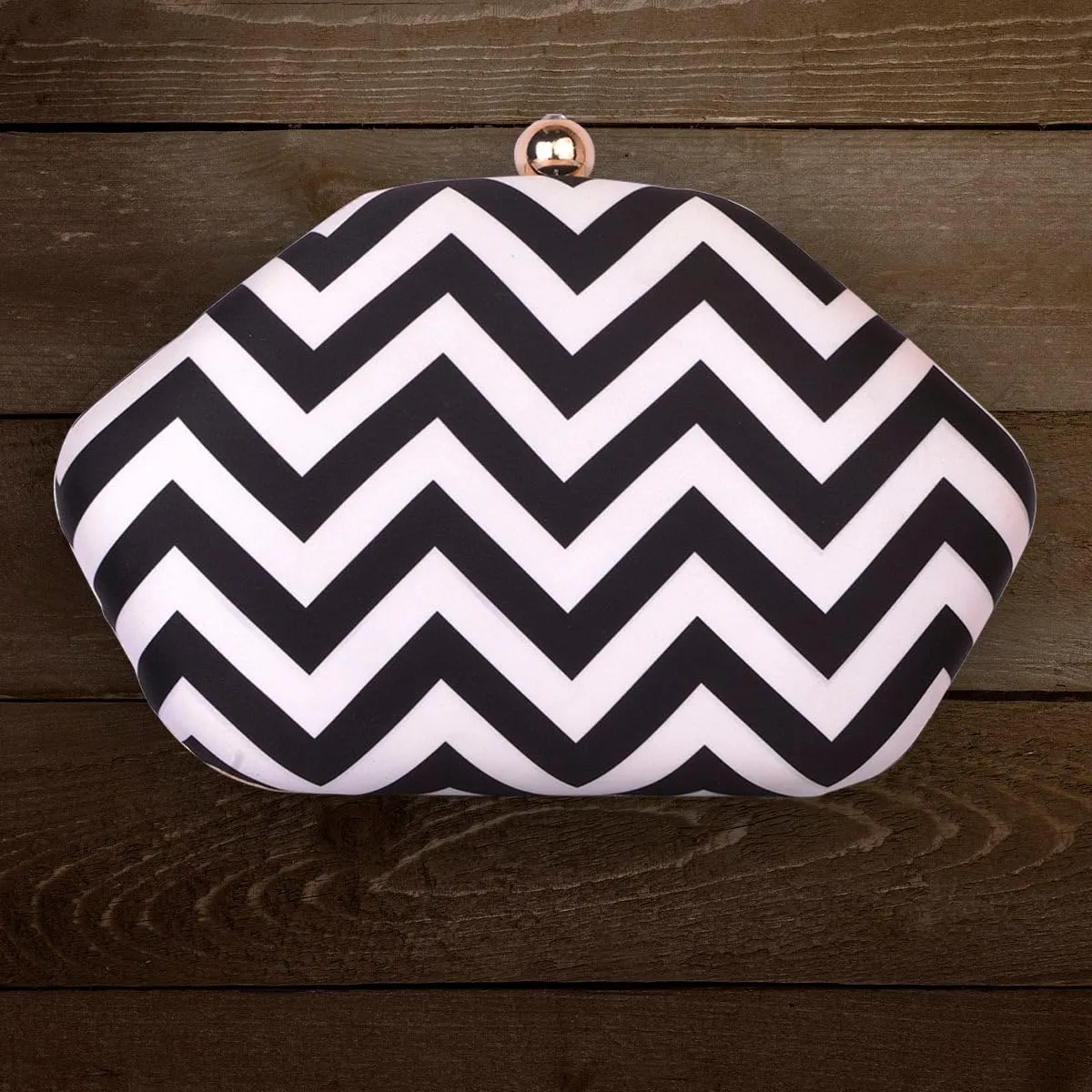 Zig Zag Printed Clutch Bag Purse Fashion Vintage Handbag Classic Shoulder Bag for Women With Chain - Black & White